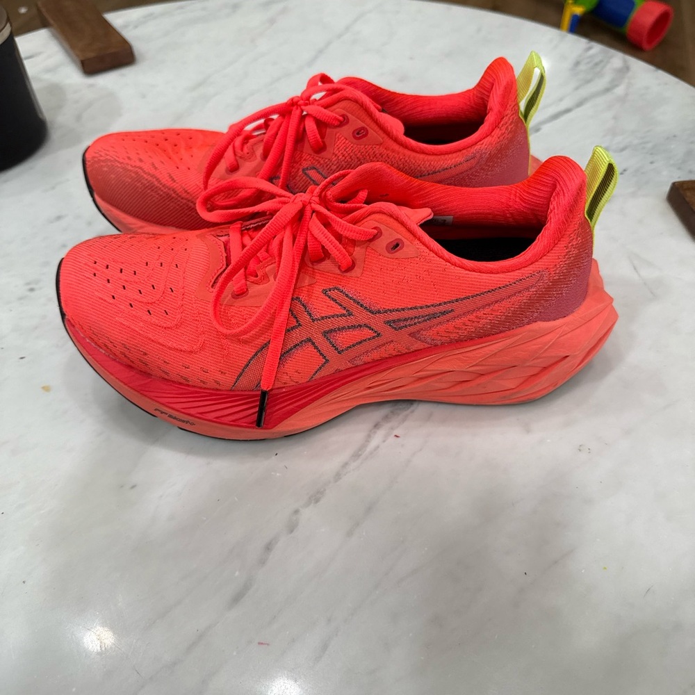 Asics Novablast 4, Sunrise Red/True Red, woman US Size 8 - Picture 3 of 5
